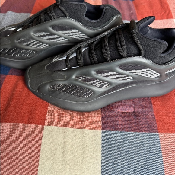 adidas gazelle silver green womens Adidas Yeezy 700 V3 'Dark Glow'
